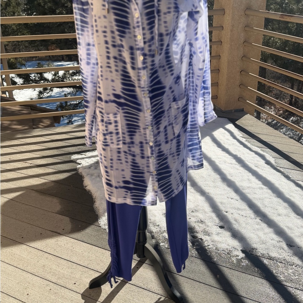 Cobalt blue and White Button-Up Tunic and leggings - Picture 4 of 4
